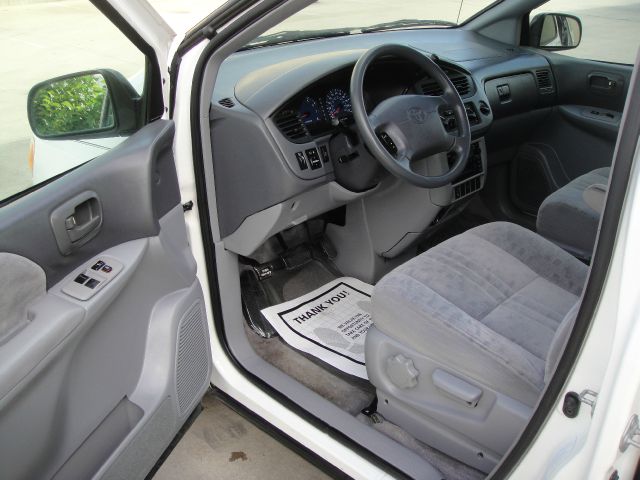 Toyota Sienna 2002 photo 20