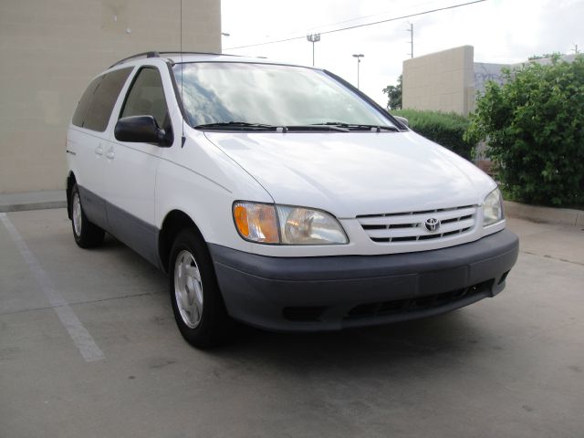 Toyota Sienna 2002 photo 21