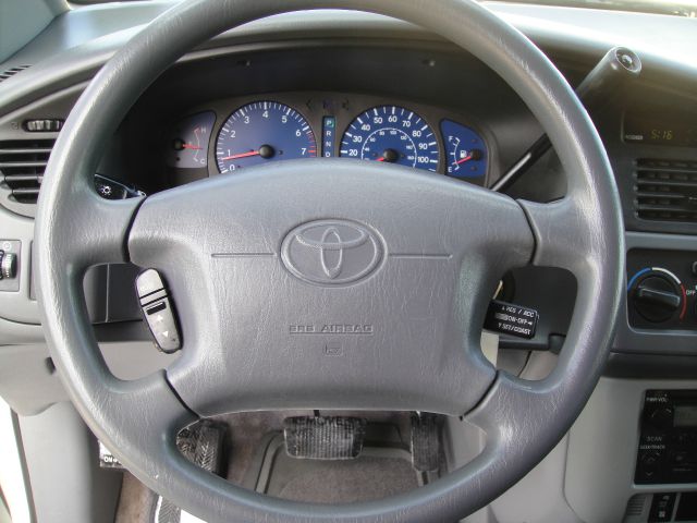 Toyota Sienna 2002 photo 22