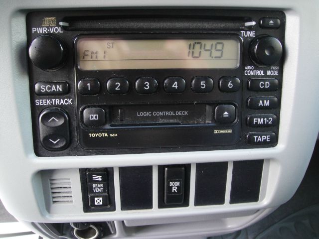 Toyota Sienna 2002 photo 6