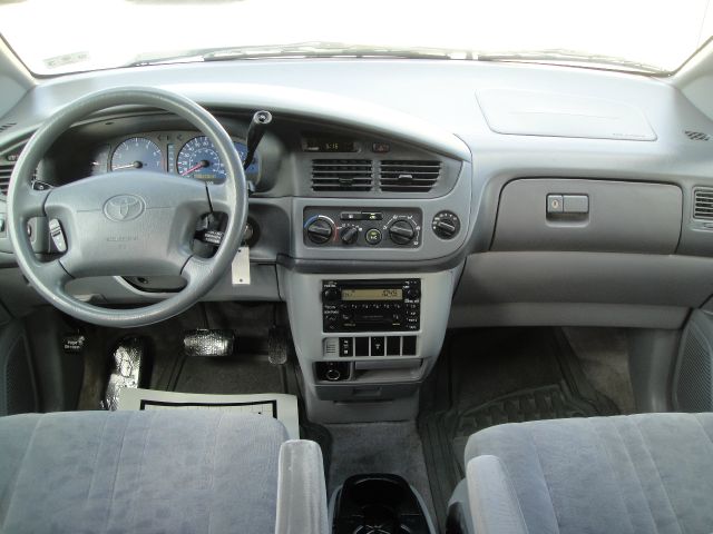 Toyota Sienna 2002 photo 9