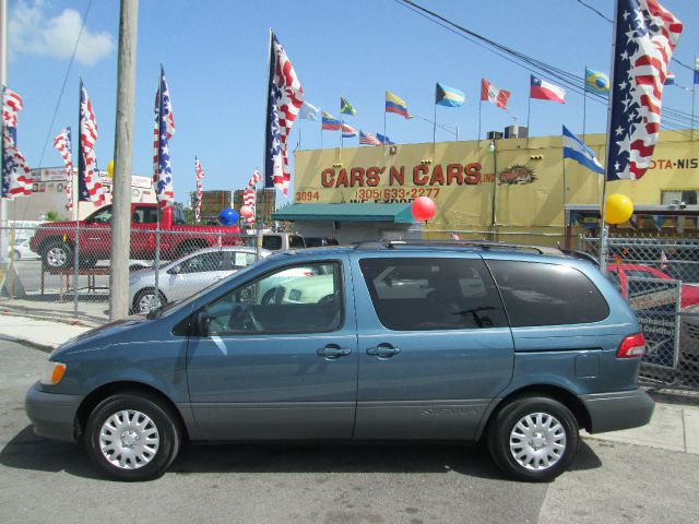 Toyota Sienna 2002 photo 4