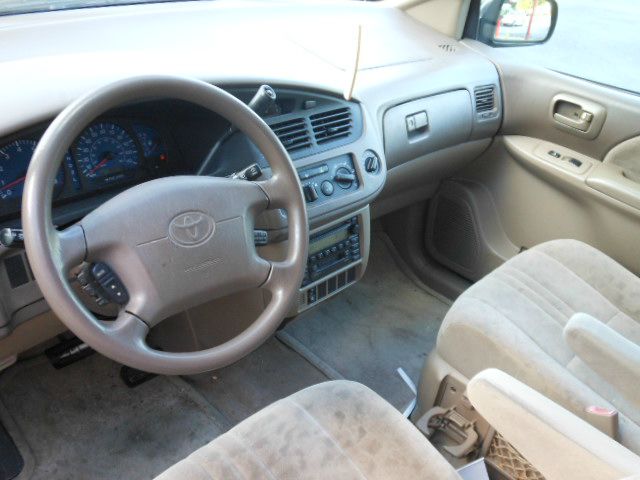 Toyota Sienna 2002 photo 10