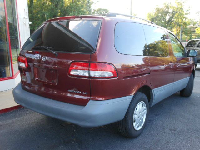 Toyota Sienna 2002 photo 6