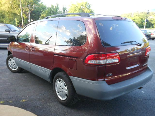 Toyota Sienna 2002 photo 8