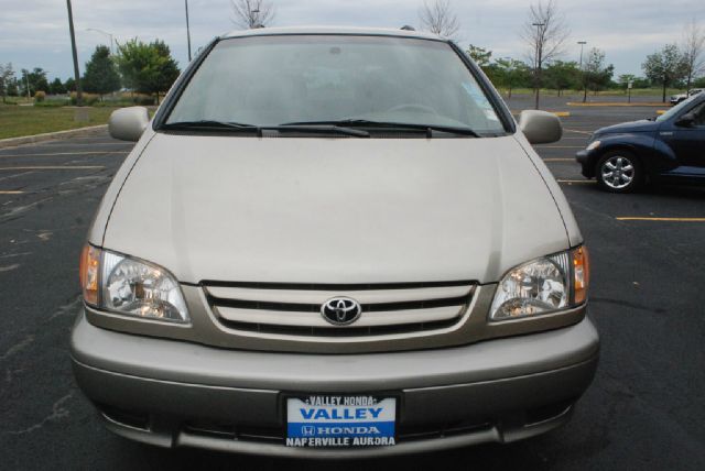 Toyota Sienna 2002 photo 1