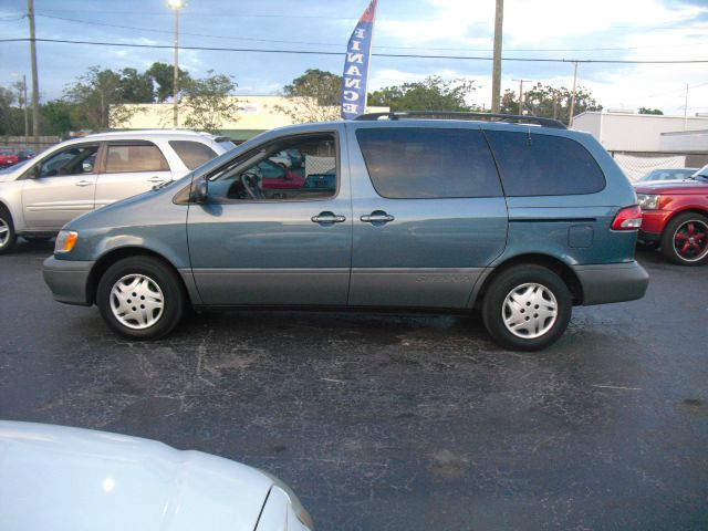 Toyota Sienna 2002 photo 10