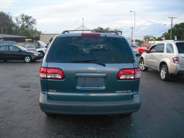 Toyota Sienna 2002 photo 12