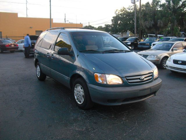 Toyota Sienna 2002 photo 13