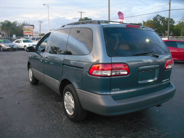 Toyota Sienna 2002 photo 6