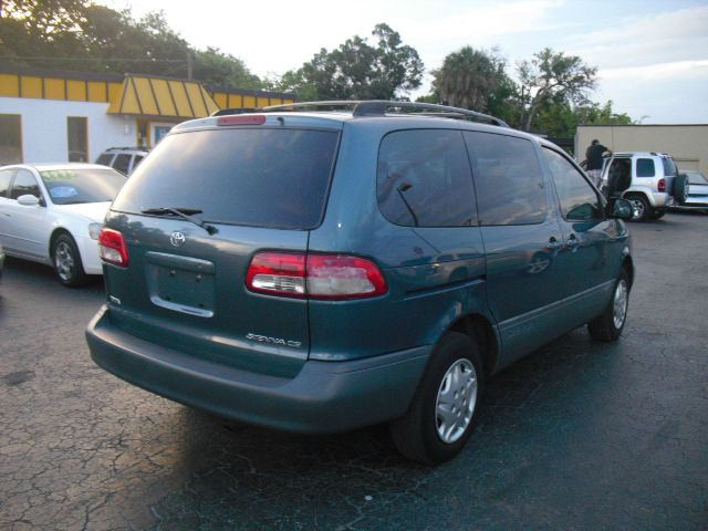 Toyota Sienna 2002 photo 7