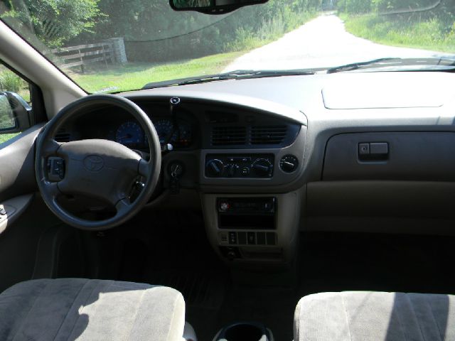 Toyota Sienna 2002 photo 0