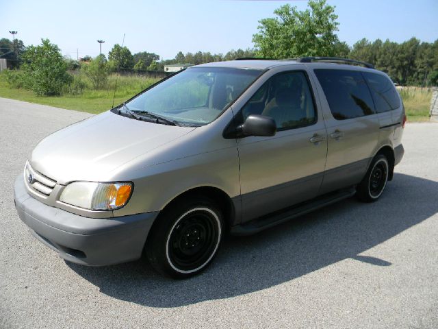 Toyota Sienna 2002 photo 3