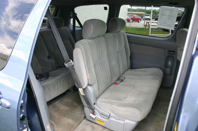 Toyota Sienna 2002 photo 1