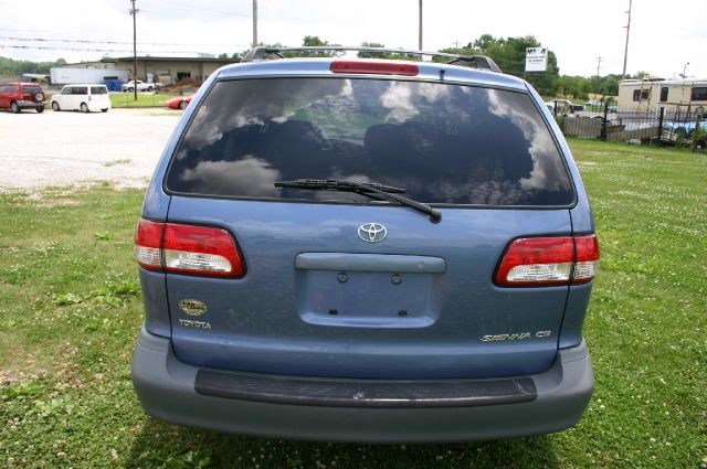 Toyota Sienna 2002 photo 10