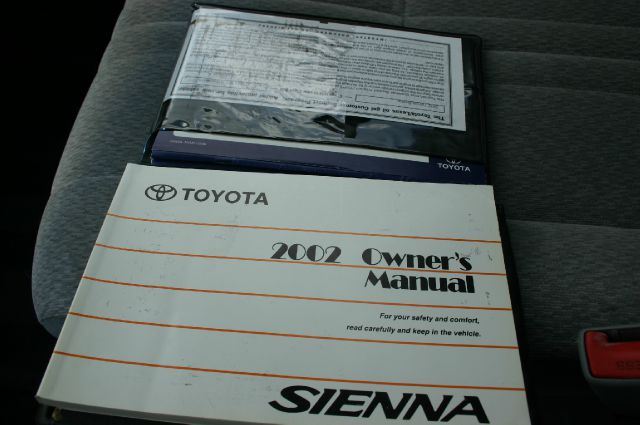 Toyota Sienna 2002 photo 4