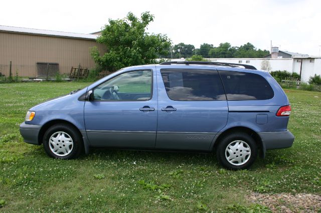 Toyota Sienna 2002 photo 6