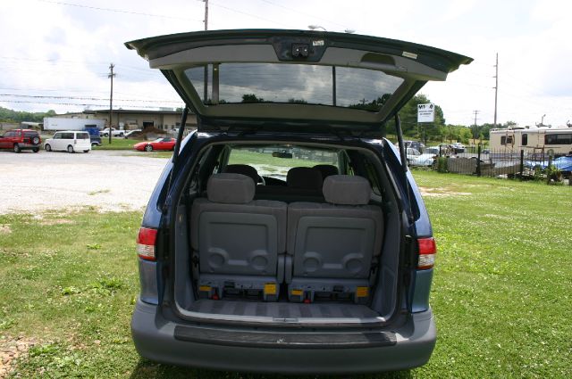 Toyota Sienna 2002 photo 8