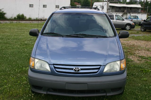 Toyota Sienna 2002 photo 9