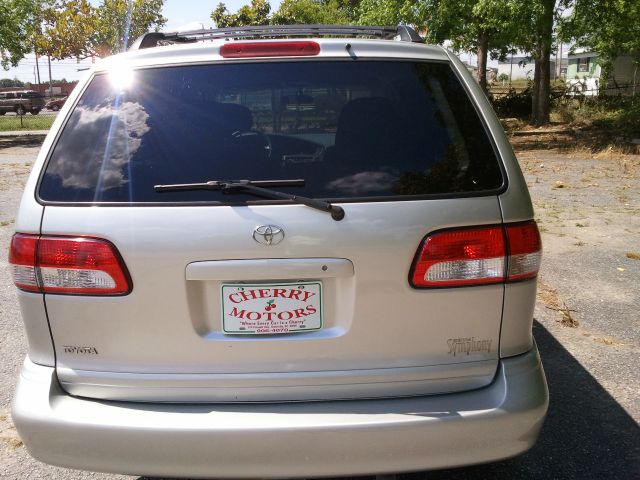 Toyota Sienna 2002 photo 5