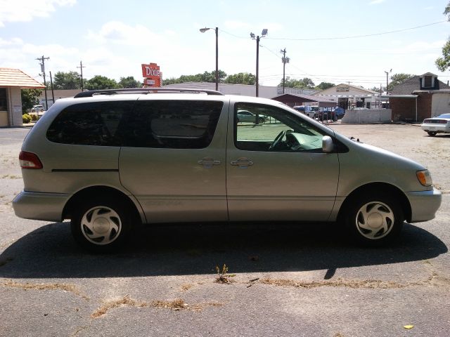 Toyota Sienna 2002 photo 7