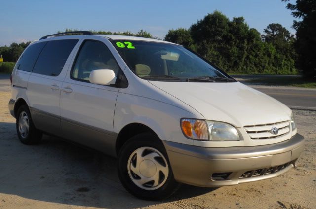 Toyota Sienna 2002 photo 4