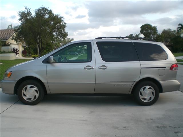 Toyota Sienna SEL Sport Utility 4D MiniVan