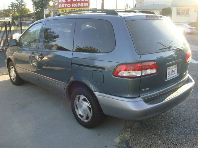 Toyota Sienna SEL Sport Utility 4D MiniVan