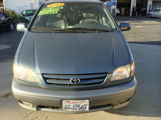 Toyota Sienna 2002 photo 3