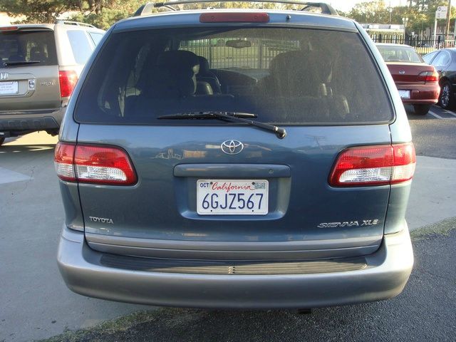 Toyota Sienna 2002 photo 4