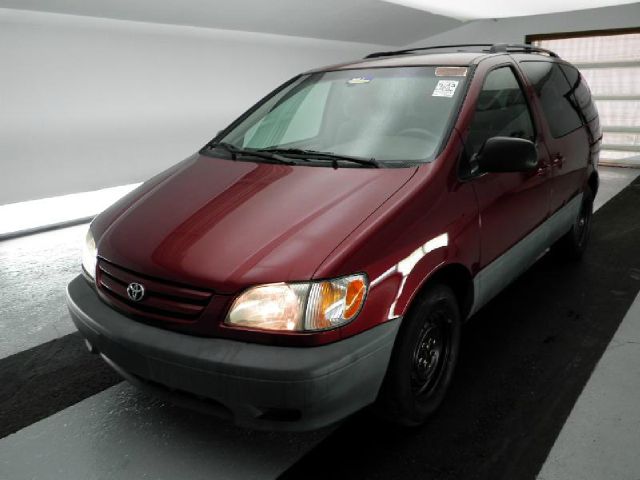 Toyota Sienna 2002 photo 2