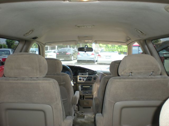 Toyota Sienna 2002 photo 1