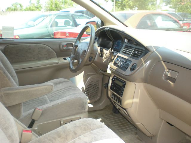 Toyota Sienna 2002 photo 2