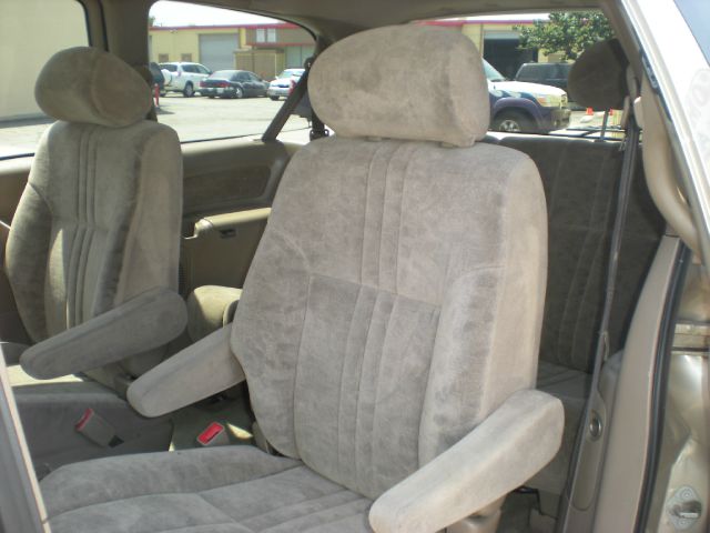 Toyota Sienna 2002 photo 3