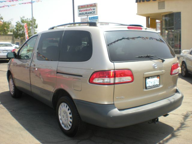 Toyota Sienna 2002 photo 6