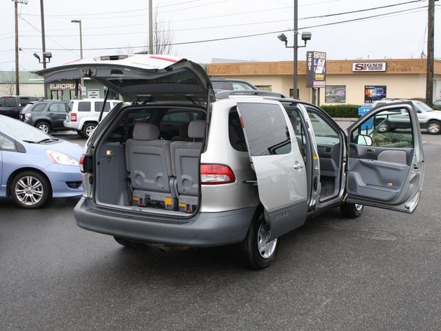 Toyota Sienna 2003 photo 3