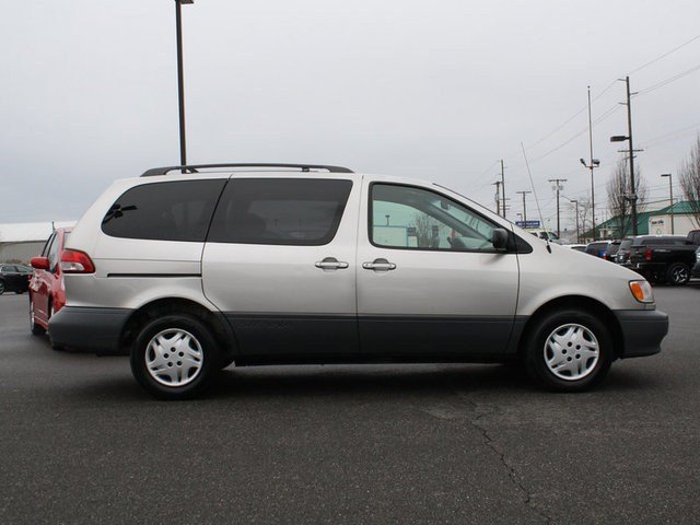 Toyota Sienna 2003 photo 2