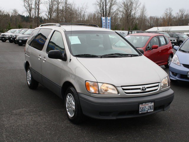 Toyota Sienna 2003 photo 1