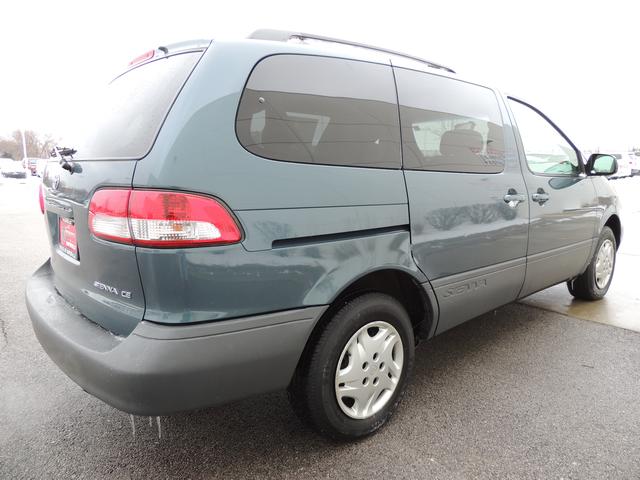 Toyota Sienna 2003 photo 4