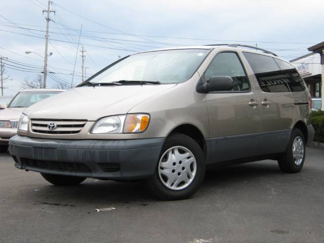 Toyota Sienna 2003 photo 3