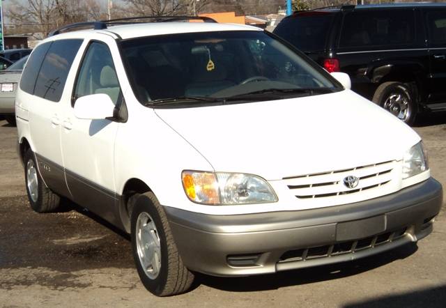 Toyota Sienna 2003 photo 1