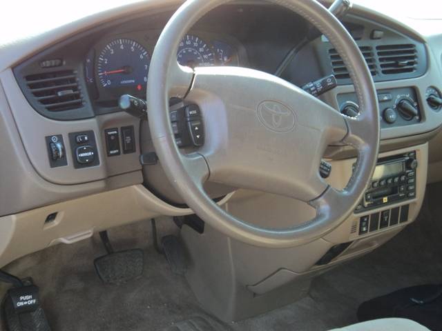 Toyota Sienna 2003 photo 2