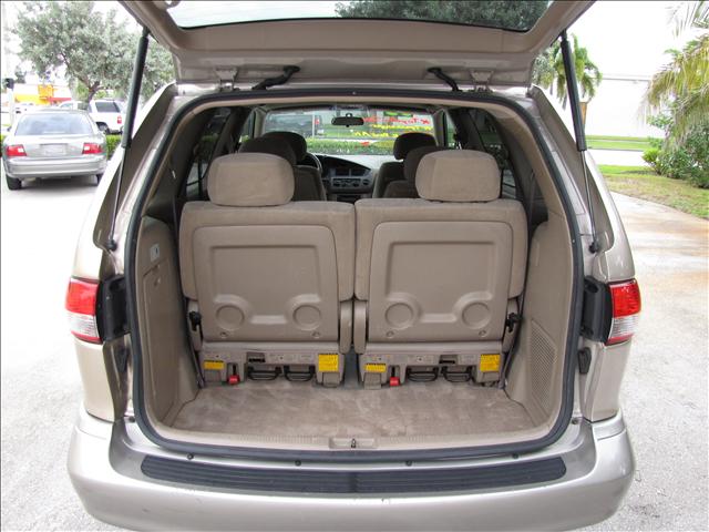 Toyota Sienna 2003 photo 3