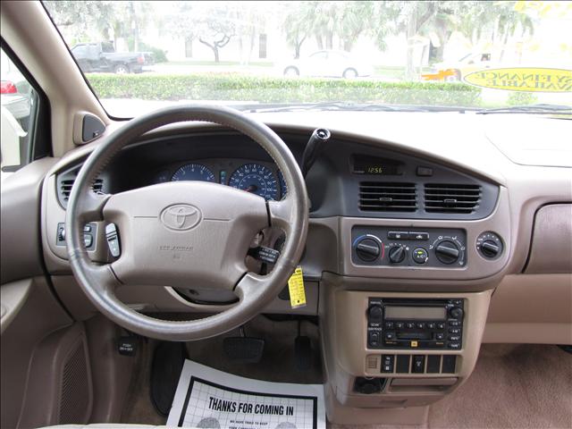 Toyota Sienna 2003 photo 4