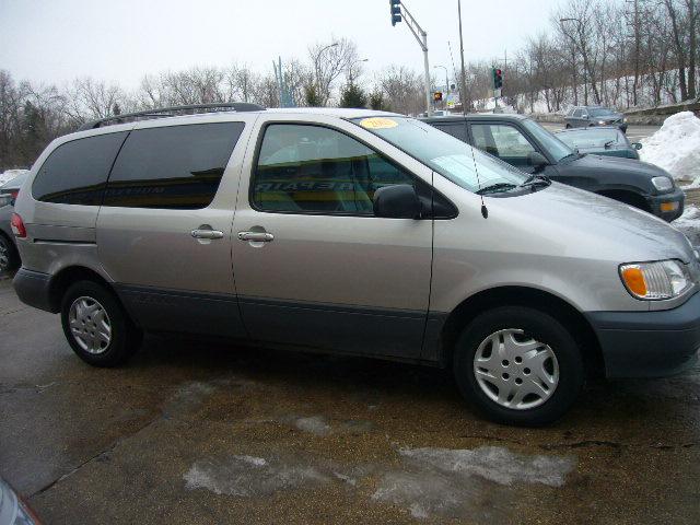 Toyota Sienna 2003 photo 1