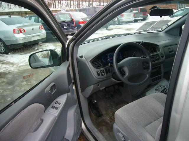 Toyota Sienna 2003 photo 3