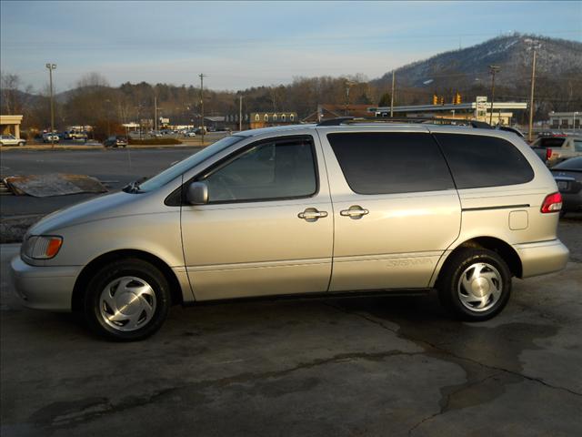 Toyota Sienna SEL Sport Utility 4D MiniVan