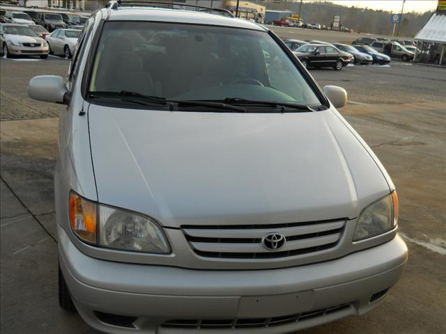 Toyota Sienna 2003 photo 1