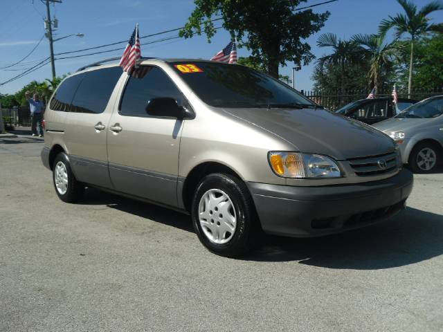 Toyota Sienna 2003 photo 4