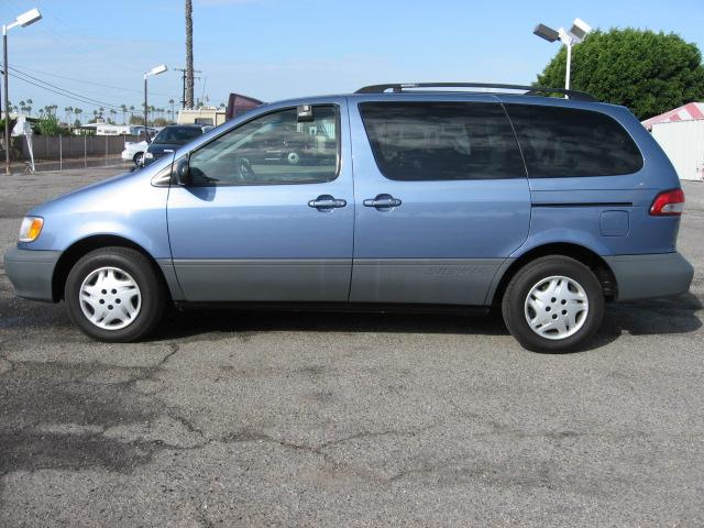 Toyota Sienna SEL Sport Utility 4D MiniVan